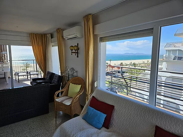 Fantàstic apartament de vacances amb vistes al mar a la platja principal d'Empuriabrava