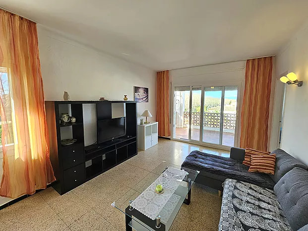 Central apartment near the beach with rental license in Empuriabrava