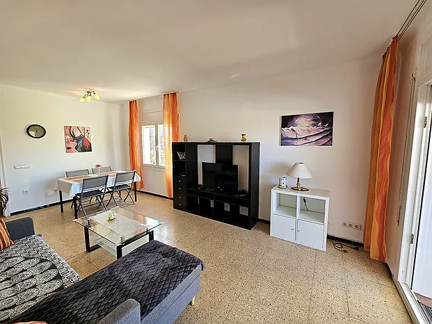 Central apartment near the beach with rental license in Empuriabrava