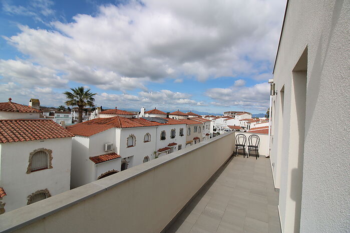 New terraced house on Lake San Maurici in Empuriabrava